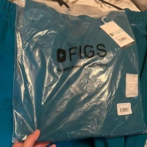 I medium scrub top brand new 2 size small joggers worn once